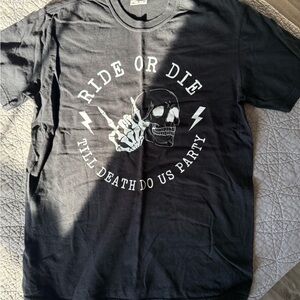 Comfort Colors Black Tee with Skull